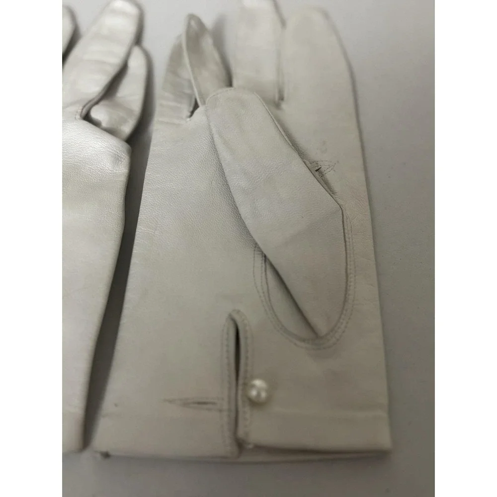 Vintage 1950s Ladies Beige Leather Dress Gloves Unlined Pearl S/M